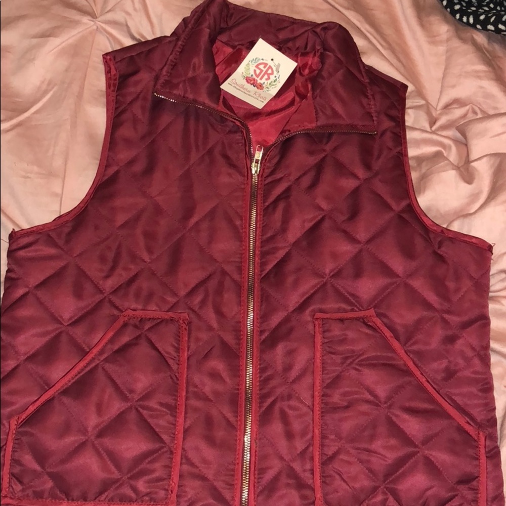 Red zip up vest, w pockets